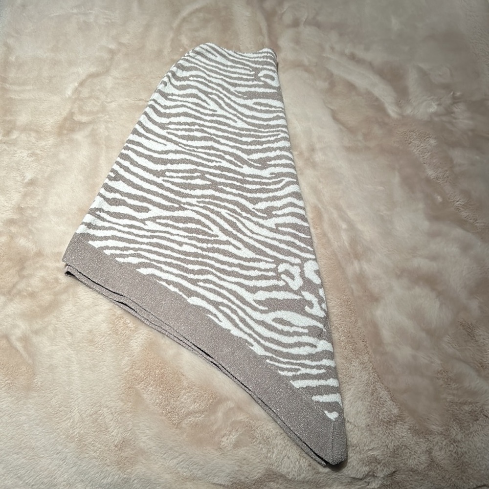 Barefoot Dreams Animal Print Poncho - NWOT - Picture 7 of 9